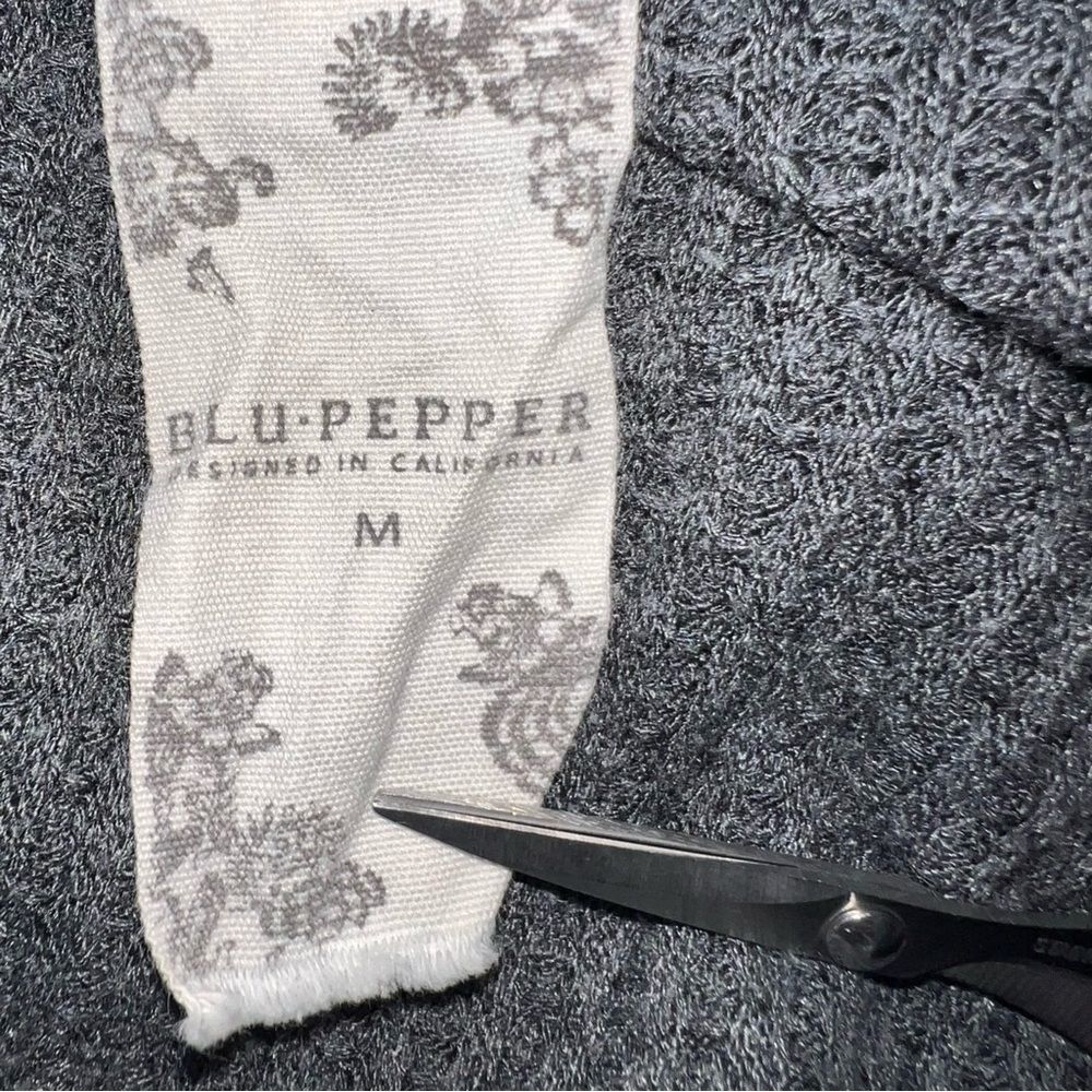 Blu Pepper Faux Wrap Pullover Shirt Medium Long Sleeves Paisley - Picture 5 of 9